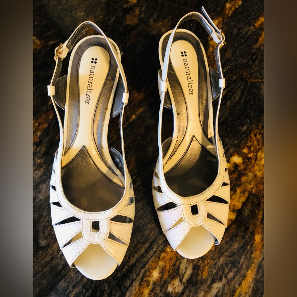 Sandals Beige Naturalizer Open Toe Sling Back Heels, 2.5”, 7.5 Wide